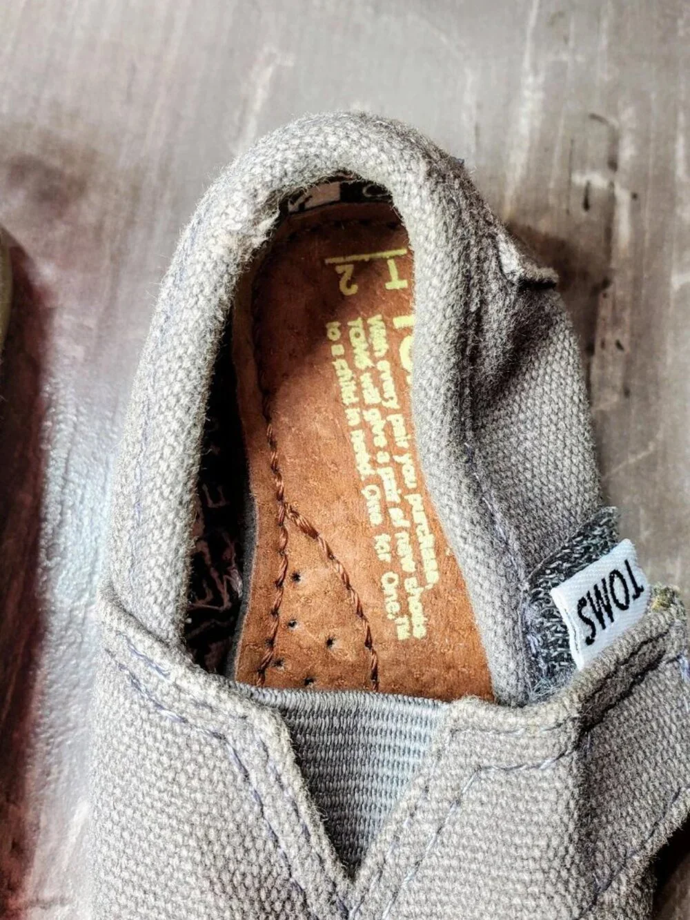TOMS Size 2 Canvas Baby Shoes Ash Gray Beige NWOT